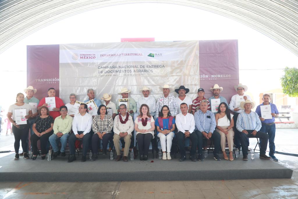 Participa González Saravia en entrega de documentos agrarios a productores&nbsp;morelenses