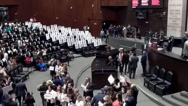 Congreso declara constitucional Reforma Judicial de AMLO