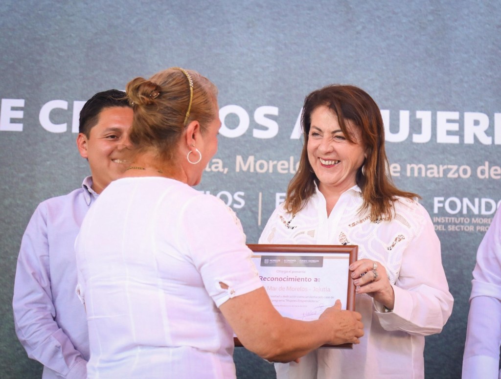 Encabeza Margarita González Saravia entrega de créditos del Fondo Morelos a mujeres&nbsp;emprendedoras