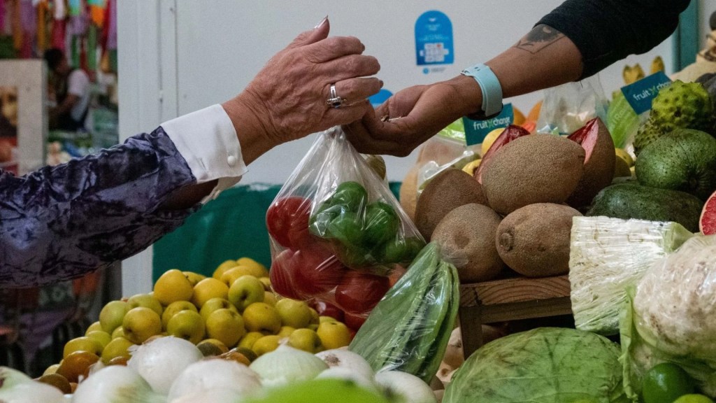 Suben precios de alimentos y servicios; Inflación alcanza 3.96%&nbsp;anual