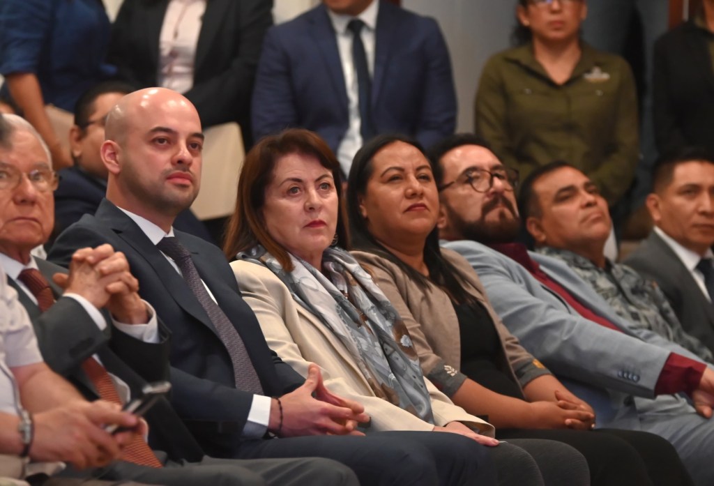 Asiste Margarita González Saravia al informe de 100 días del fiscal&nbsp;general
