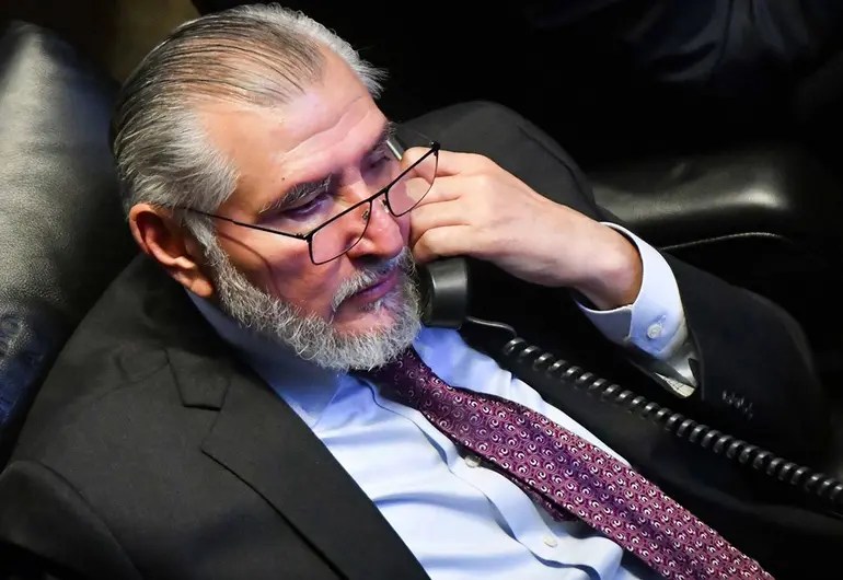 Adán Augusto se niega a renunciar y morenistas se le&nbsp;revelan