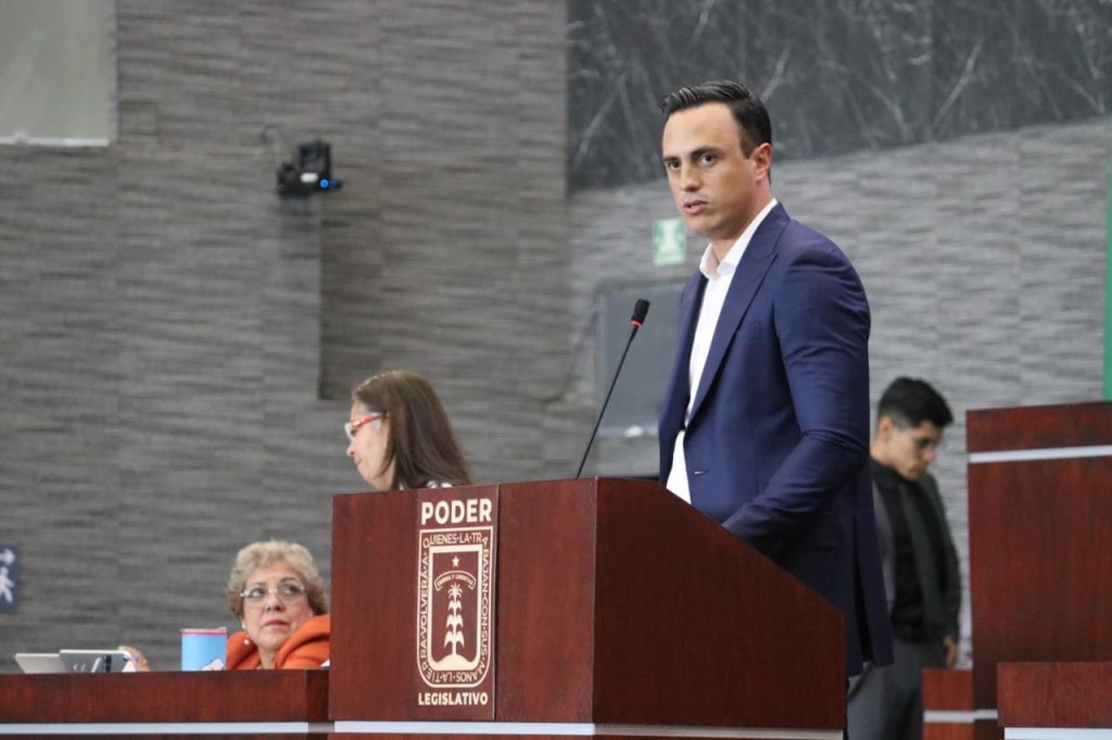 Propone diputado Daniel Martínez prohibir propaganda en mobiliario&nbsp;urbano